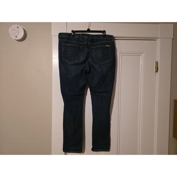 Eddie Bauer Women’s Jeans Size 38 x 30 Boyfriend Fit Dark Wash Denim Jeans - Picture 2 of 15